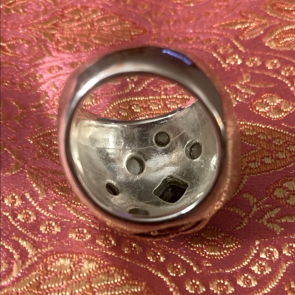 Beautiful gently worn ring - Picture 6 of 6